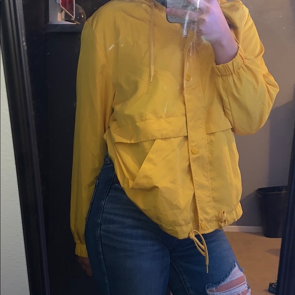 windbreaker-yellow - Picture 7 of 7